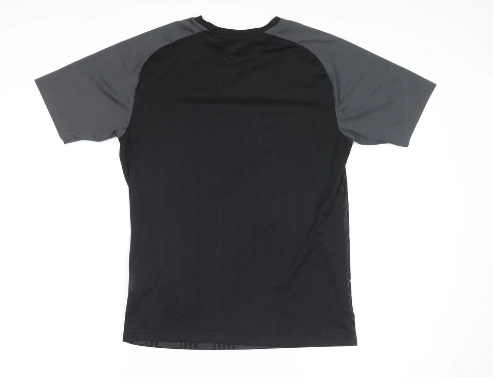 Camiseta deportiva Puma para hombre negra pequeña con gráfico DryCELL Foto 3 de 4