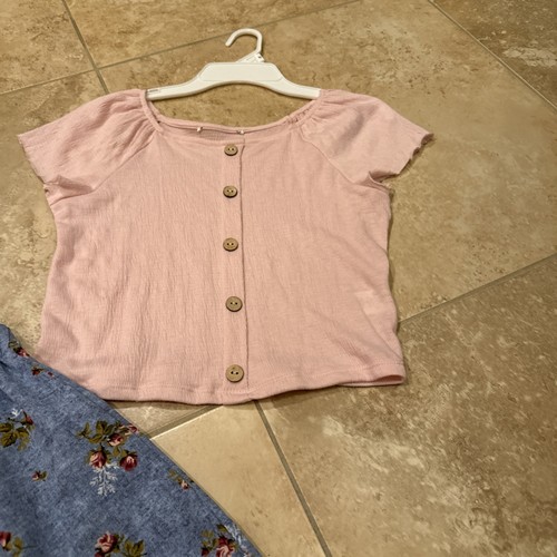 Girls short sleeve short outfit -size M - Picture 3 of 3