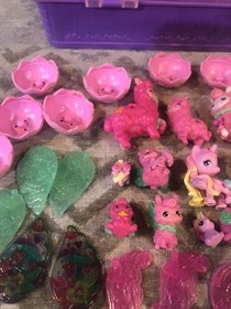 LOT 20 HATCHIMALS COLLEGGTIBLES MINI FIGURES and TWO 12 PACK EGG CARTON CASES