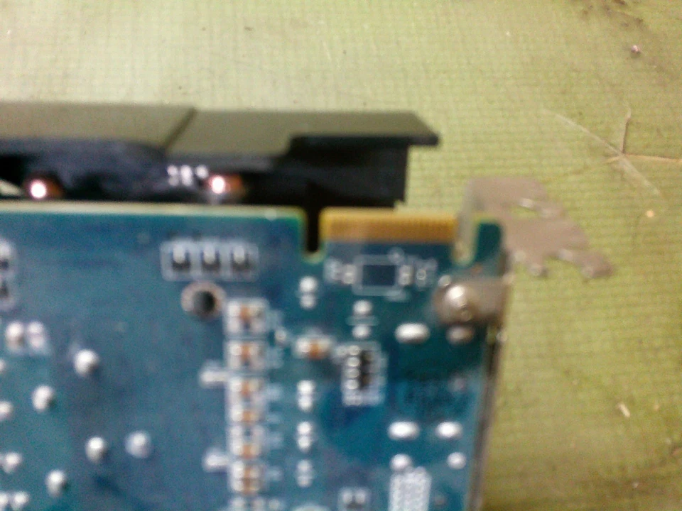 Sapphire Technology AMD Radeon HD 6950 (11188-22) 2GB GDDR5 - Image 4 of 4