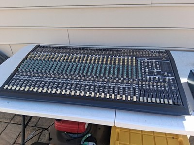 behringer eurodesk mx3282a 32 channel ANALOG mixer with Power