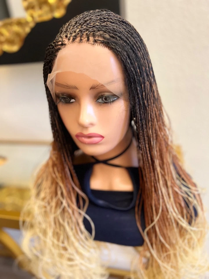 Peluca trenzada: PELUCA TWIST DE TRES TONOS. 26” de largo. Hecho en una peluca de encaje completa. Foto 3 de 4