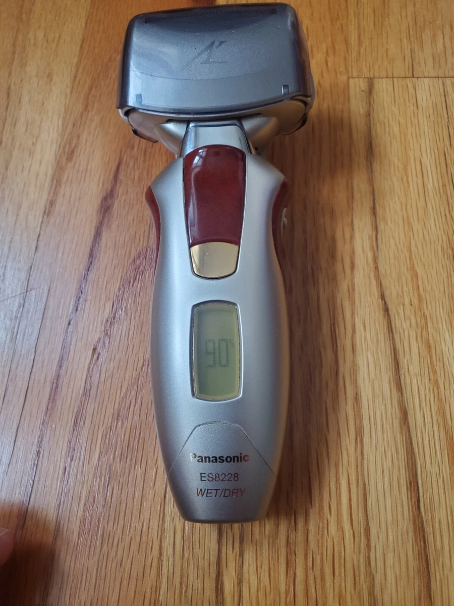 Panasonic ES8228 Wet Dry Shaver W/ Charger and self cleaning