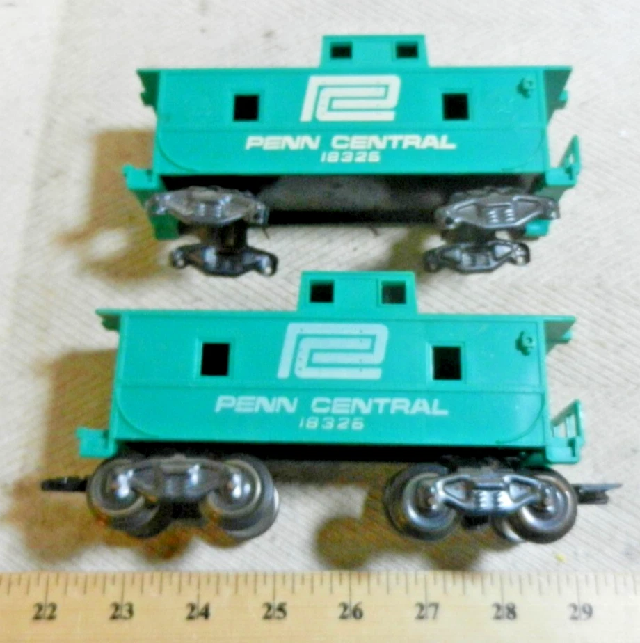 Marx 18326 Penn Central jade green Caboose 8 Wheel Type G Trucks TAP - Image 2 of 4