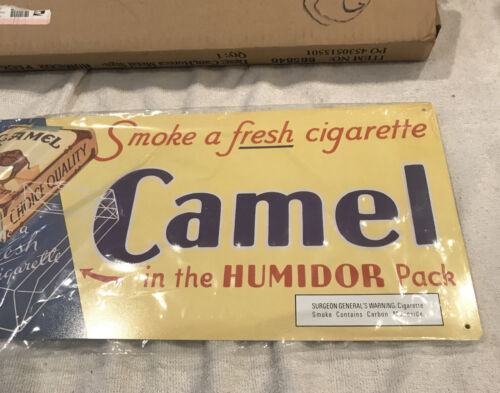 "RETRO CAMEL HORECA HUMIDOR PACKUNG GEPRÄGTES ZINN METALL RETRO SCHILD NEU IN VERPACKUNG 19,5"" x 9""" - Bild 4 von 11
