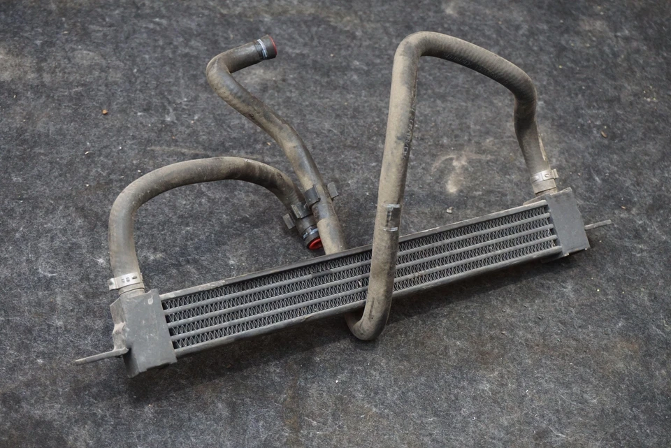 Enfriador de aceite diferencial trasero OEM 9D337869-BA Aston Martin Rapide 2011 Foto 3 de 4