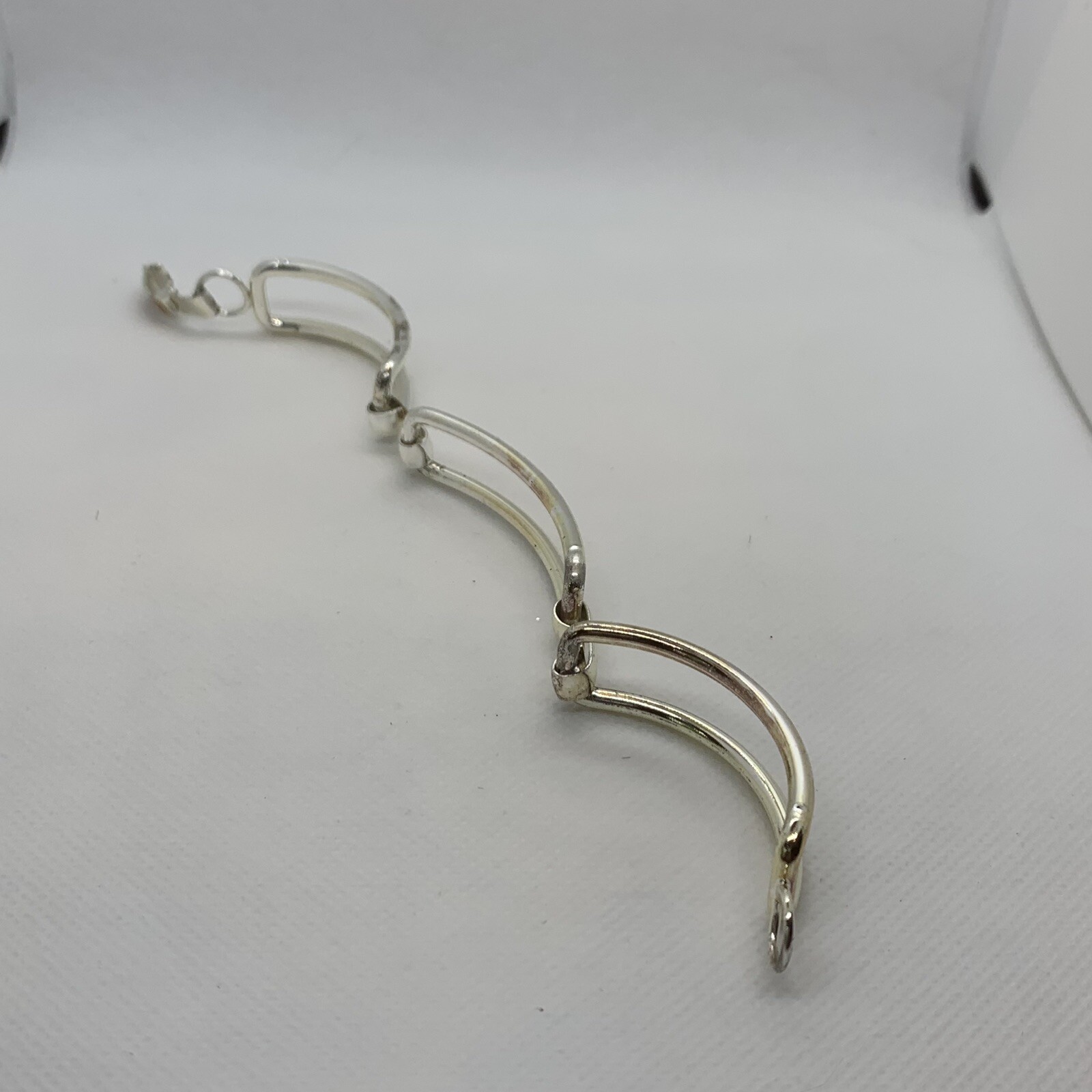 Women’s Silver-Toned Rectangular Link Bangle Brac… - image 3