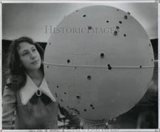 1970 Press Photo Arabi School - Maureen Robert with Projector - noa20498