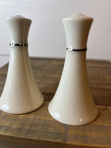 Lot Set 2 Pc Lenox Tuxedo Silver Band Salt & Pepper Shakers - Picture 4 of 10
