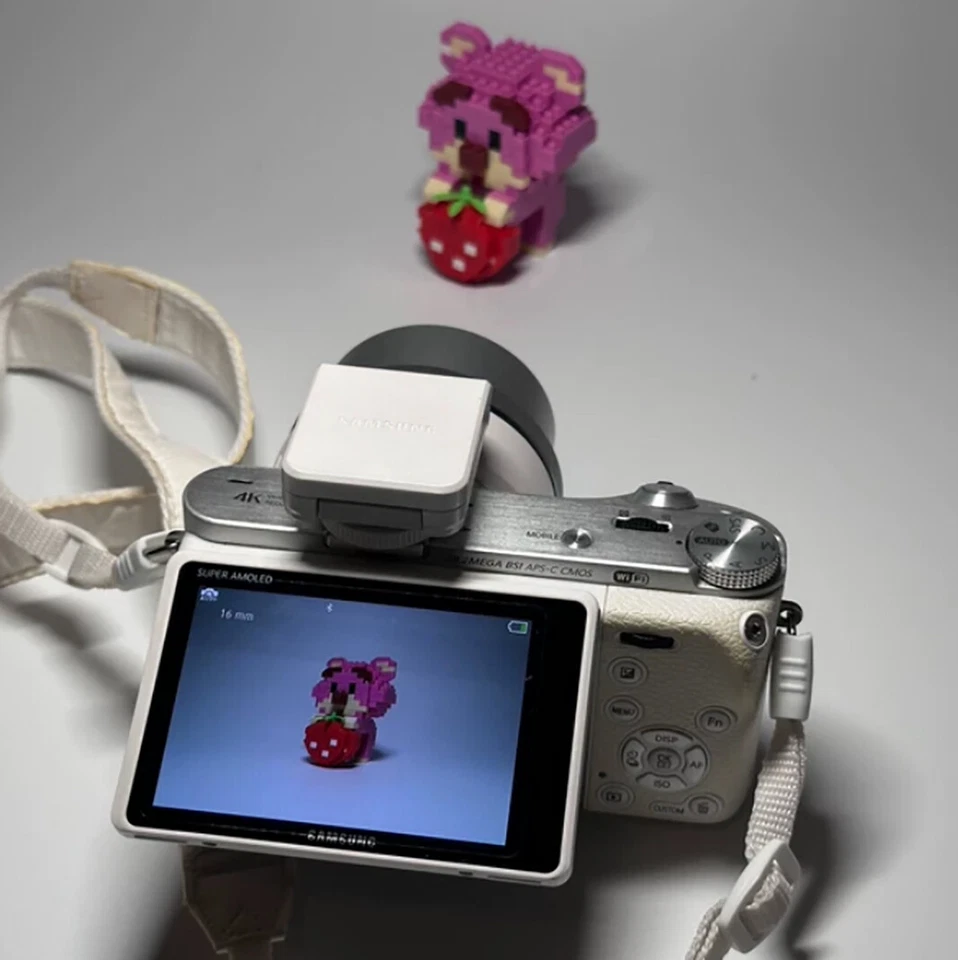 Cámara sin espejo Samsung NX500 28MP con lente de 16-50 mm pantalla táctil WiFi 4K UHD Foto 2 de 4