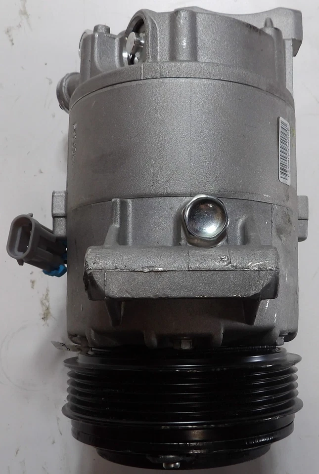 Compresor de aire acondicionado UAC CO20741C para Chevrolet Pontiac Saturn Foto 4 de 4