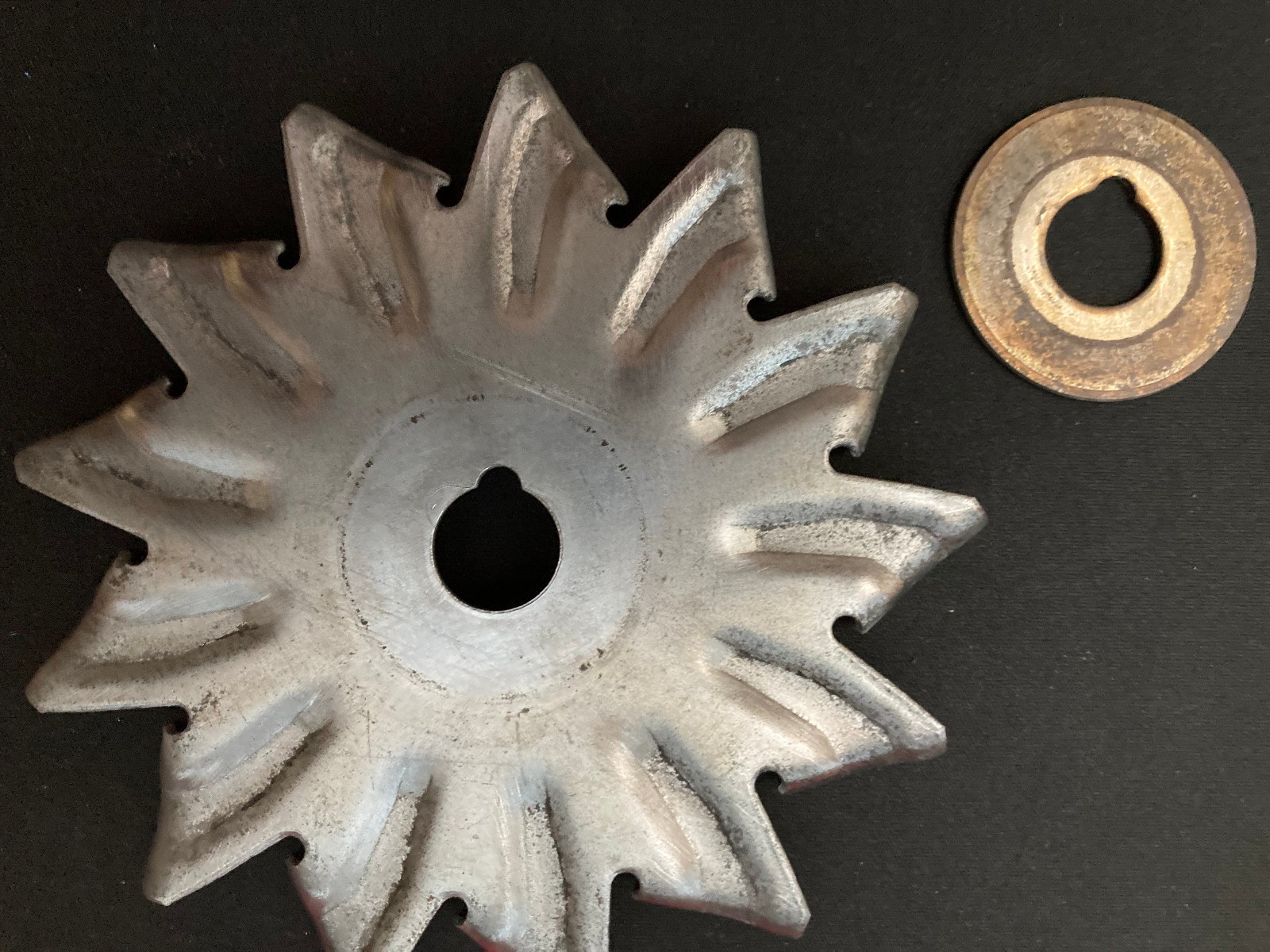 FERRARI 1975-1983- 308-Gts - ALTERNATOR PULLEY   is Oem Part.