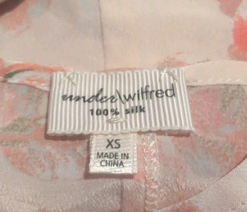 Camiseta sin mangas Under Wilfred Aritzia 100 % seda rosa floral cami talla XS romántica  Foto 3 de 4