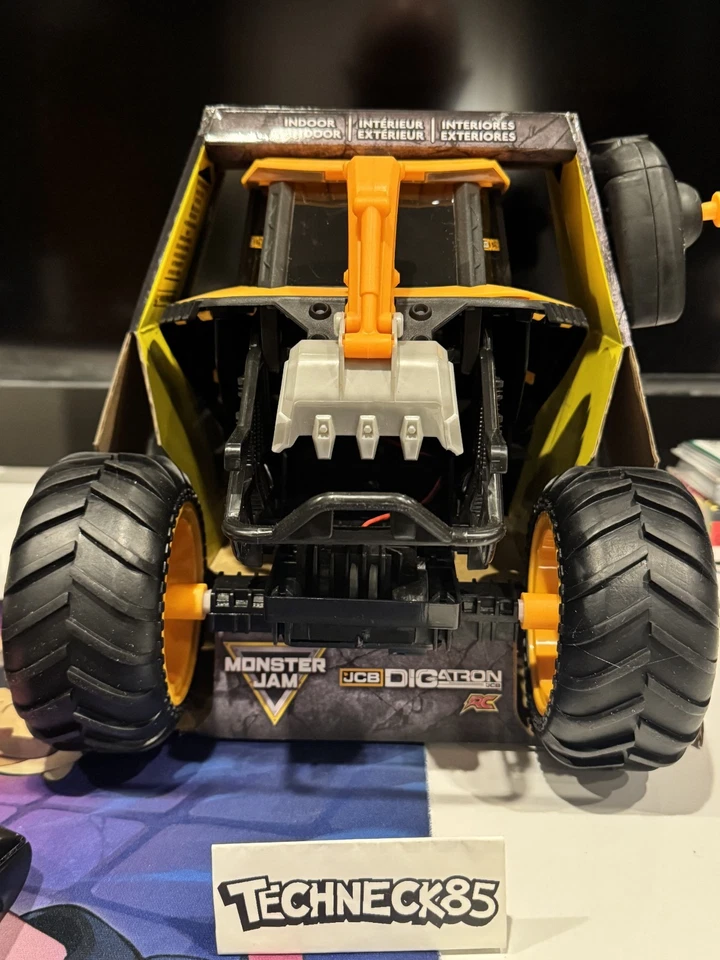 Monster Jam JCB DIGATRON RC Remote Control Truck 1:15 Spin Master IN HAND - NEW - Image 2 of 4