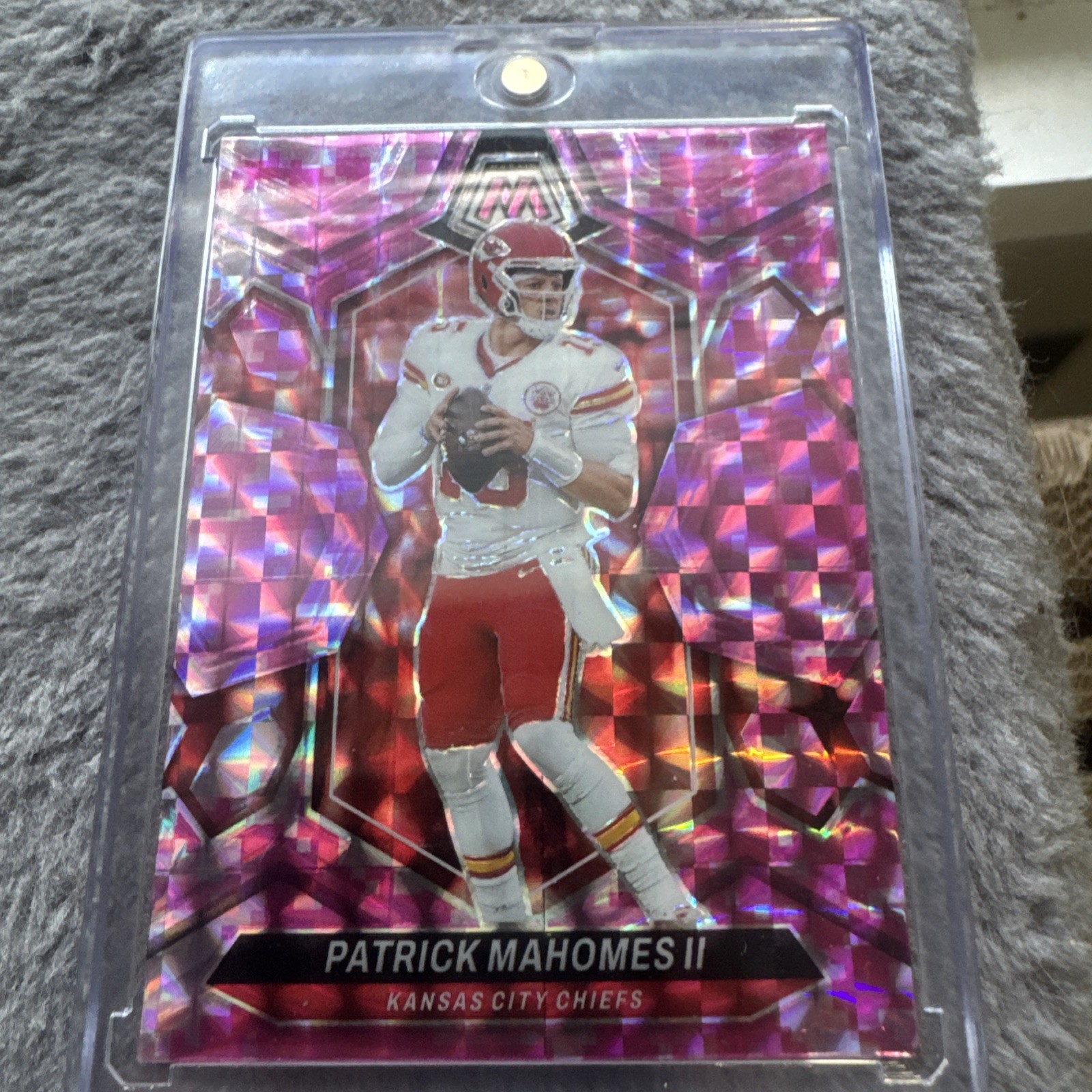 2024 Panini Mosaic - Patrick Mahomes II #106 Pink Camo Mosaic Prizm
