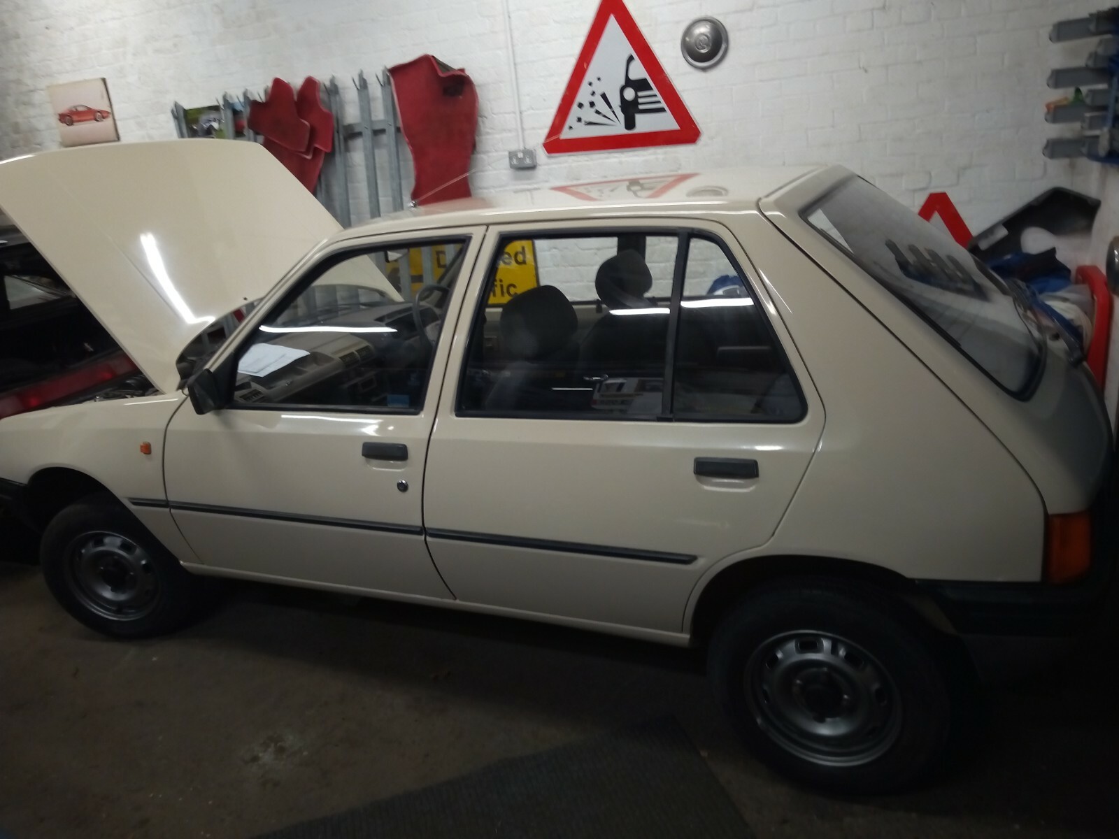 Image 01 - PEUGEOT-205-1-1-GL-1986-vgc