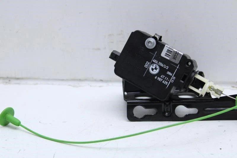 2003-2012 Land Rover Range Rover RR Fuel Tank Door Flap Lock Actuator 6-987-625 - Image 3 of 4