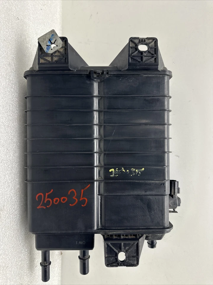 Bote evaporador de combustible Ford Focus 2010-2016 OEM BV61-9E857 Foto 3 de 4