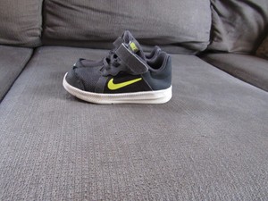 little boys nike tennis shoes
