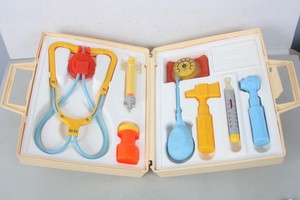 1977 MEDICAL KIT Fisher Price toys KID DOCTOR PLAYSET Vintage MADE IN USA