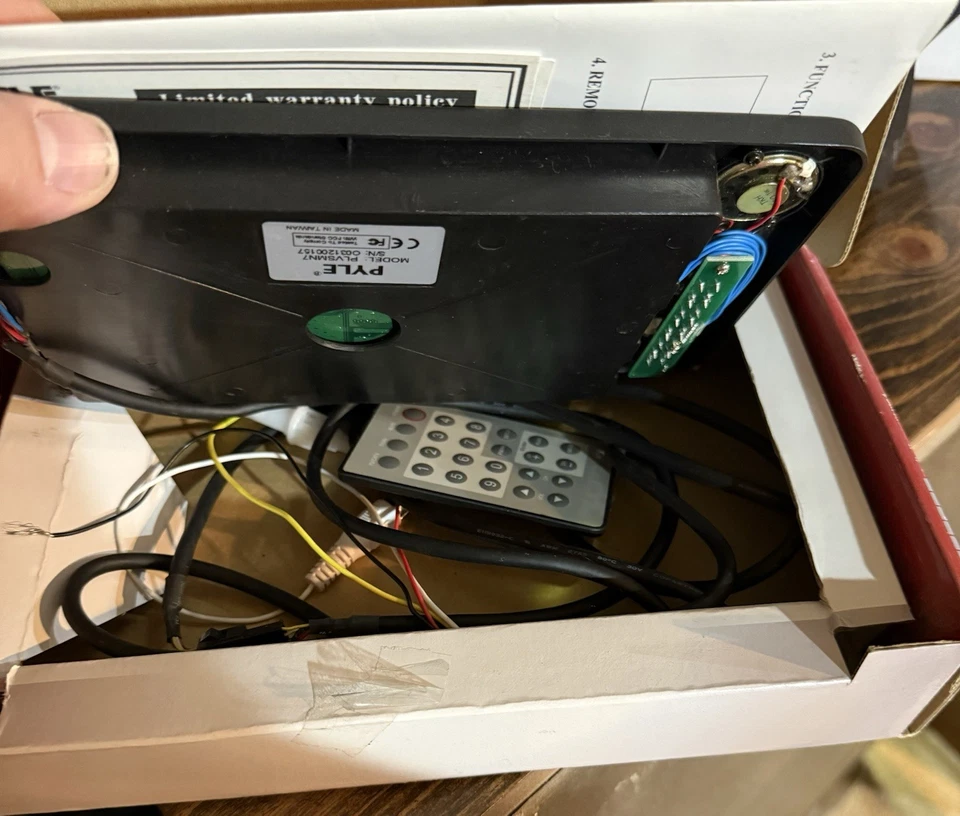 7 monitores Pyle View de reposacabezas. Todo nuevo. ¡Audio y video personalizados para automóvil! Foto 4 de 4