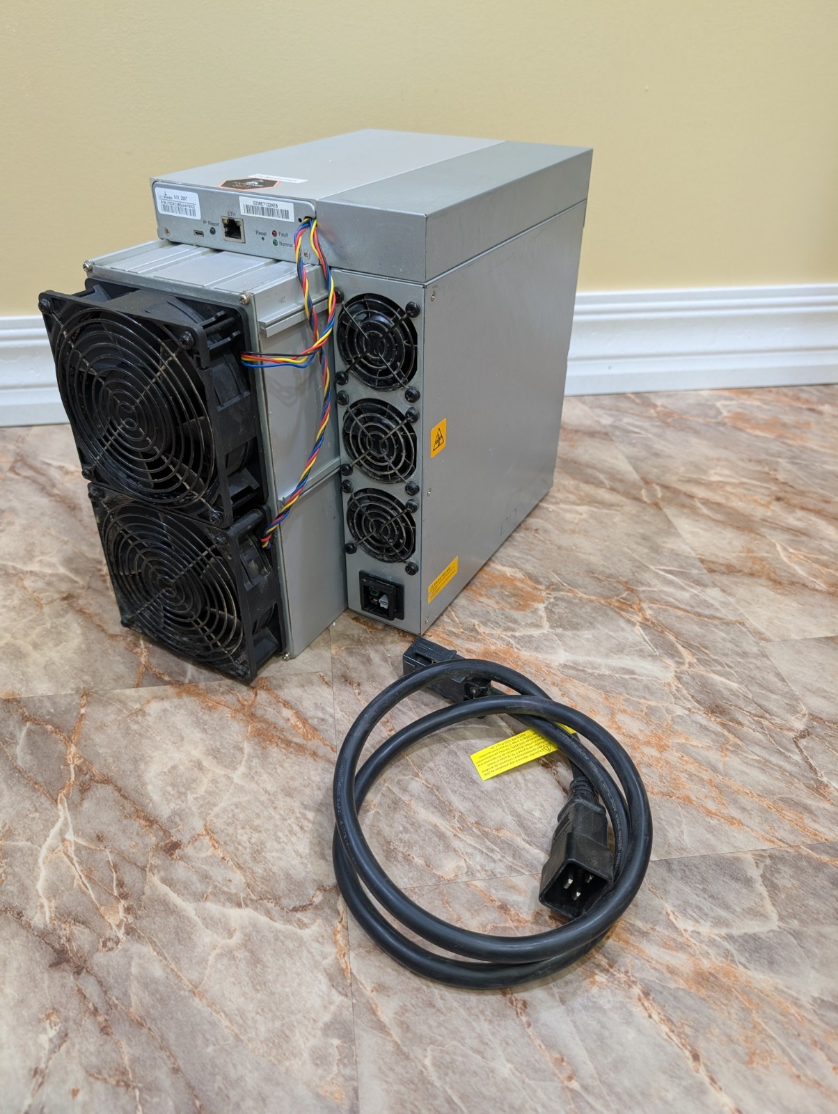 Bitmain Antminer S21 200Th 200 17.5j/t btc miner IN HAND - IN USA -