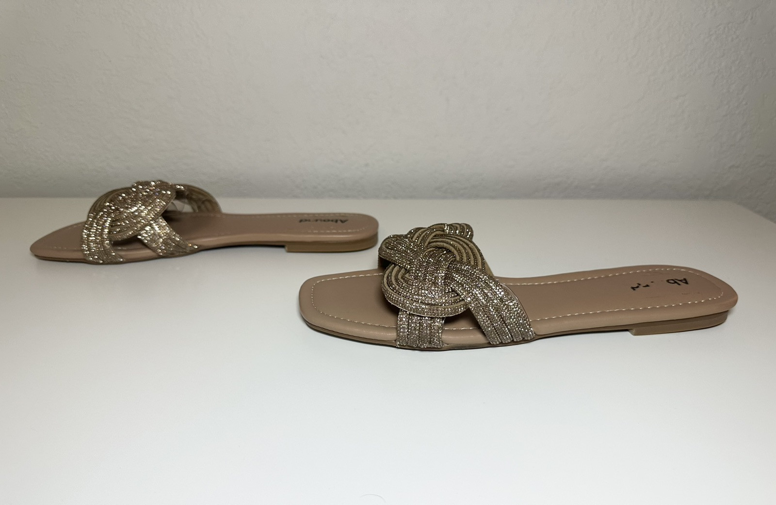 APL Abbondanti sandali piatti Imani marroni moka strass slip on donna 9 5