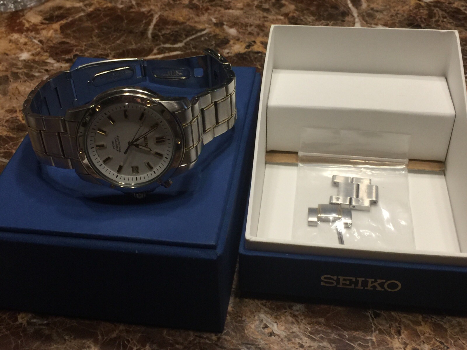 Men's Vintage 2007 Seiko Stainless & Gold Tone Watch Model 6A32 With Case image 6