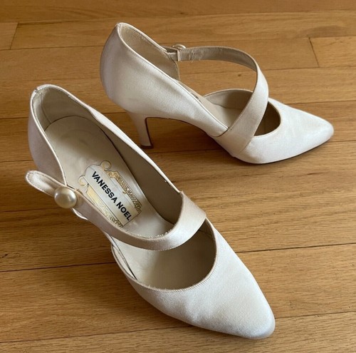 Vintage VANESSA NOEL Ivory Silk Bridal Shoe Strap Pearl Accent 3.25" Heel Sz 6.5