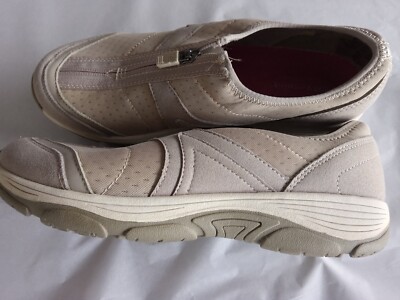 Size 8W Easy Spirit beige walking shoe, zipper on Excellent condition  - Main Image