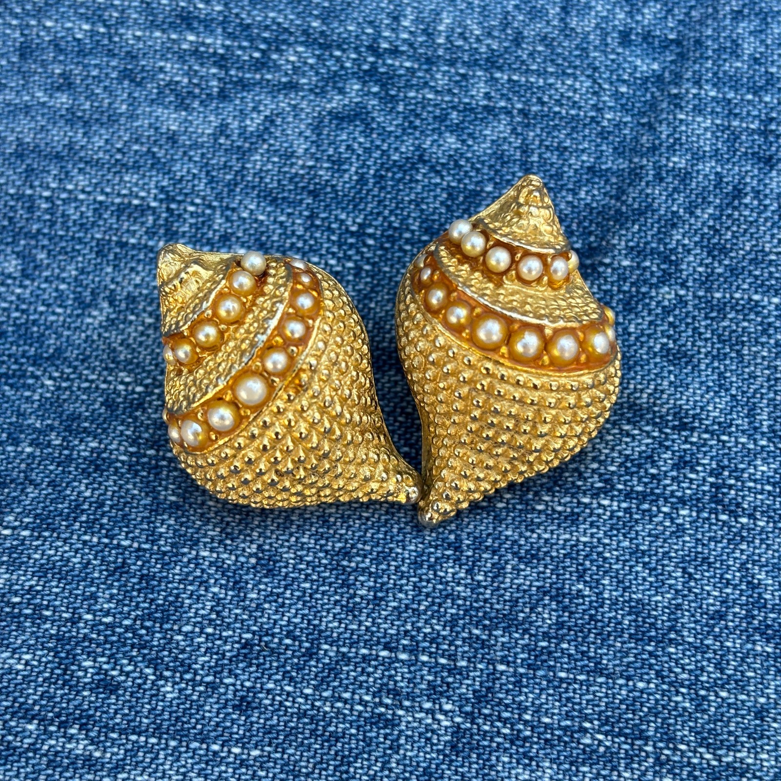 Kenneth Jay Lane (KJL) Conch Shell Eearrings with… - image 1