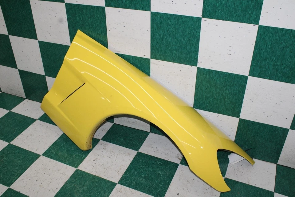05-13 Corvette *DMG* Base Velocity Yellow Passenger RH Fender Panel Factory OEM Foto 3 de 4