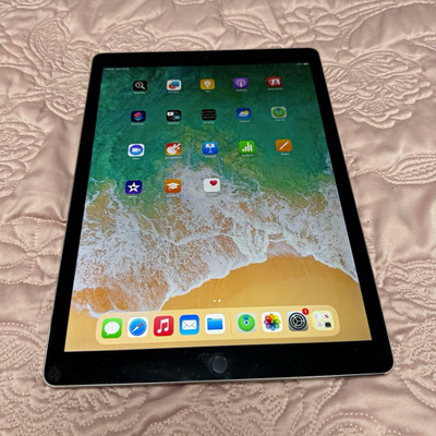 Apple iPad 12.9in 64GB Wi-Fi Silver Tablet Touchscreen Front/Rear Cameras