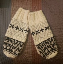Gap Women's Cream, Grey And Glack Mittens New With Tags.