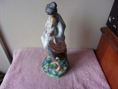 VINTAGE "KUIB* PORCELAIN " MAN &WOMAN ". 10." TALL FIGURINE - Picture 4 of 6