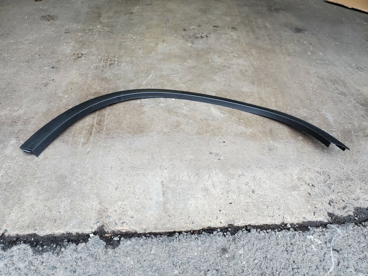 GENUINE OEM MERCEDES GLC FRONT RIGHT ARCH TRIM SURROUND MOULD  