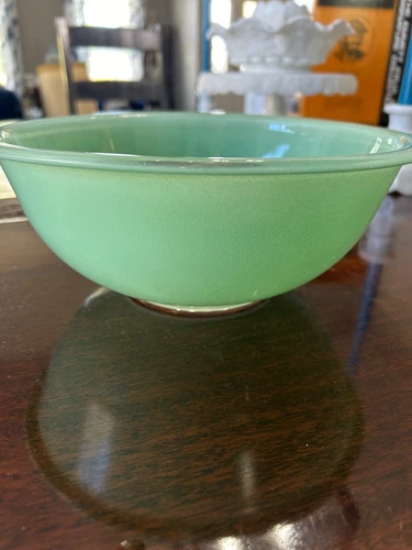 Vintage Pyrex 325 2.5 Liter Pale Mint Green Clear Bottom Mixing Bowl