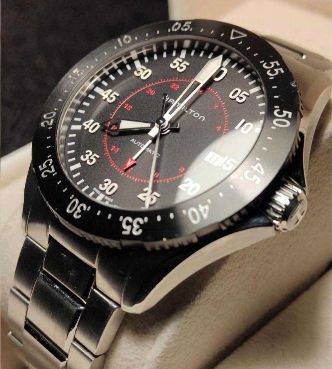HAMILTON KHAKI AVIATION PILOT GMT AUTO View 2
