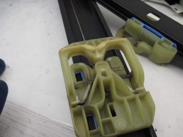 Used Front Left Door Window Regulator Front fits: 2010 Audi A4 Sdn L. Front Left Foto 2 de 4