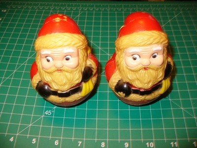 2 VINTAGE ROLY POLY SANTA CLAUS 1960's Plastic Toy Fun World 4'' Hong Kong