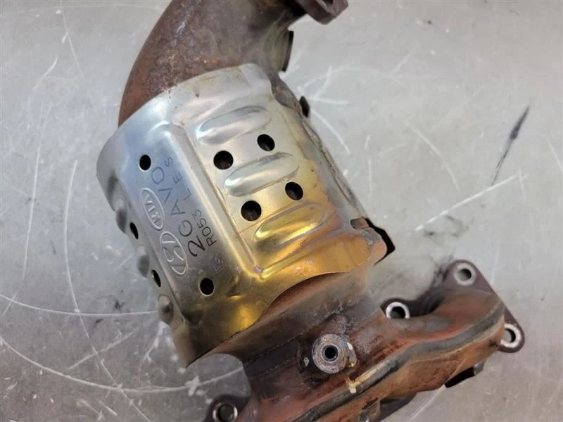 2016 2017 2018 2019 2020 KIA OPTIMA 2.4L ULEV EXHAUST MANIFOLD 285102GAV0 - Image 3 of 4