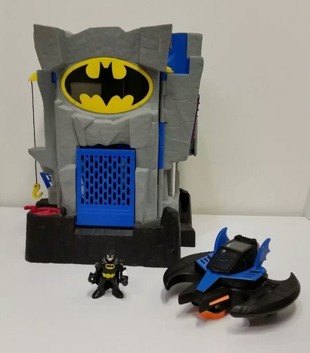 IMAGINEXT Batman Batcave Playset & Batwing Toy w/ Action Figure - DC Comics - 第 1/7 張圖片