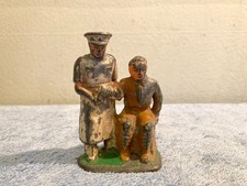 VINTAGE BARCLAY MANOIL DIME STORE FIELD DOCTOR BANDAGING WOUNDED SOLDIER READ