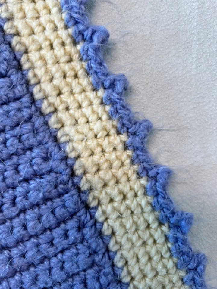 Manta bebé ganchillo rimas infantiles vaca saltada sobre la luna 47x32 Foto 3 de 4