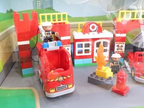 DISPLAY LEGO Duplo 10593 Fire Station, with working light, shop display,