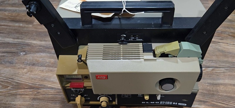 Sold as is Elmo St-180 ETC  S8mm Sound Movie Projector w/ Variable Speed dial