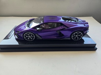 MR Collection  1:18 2026 Lamborghini Revuelto Model Car with Display Case