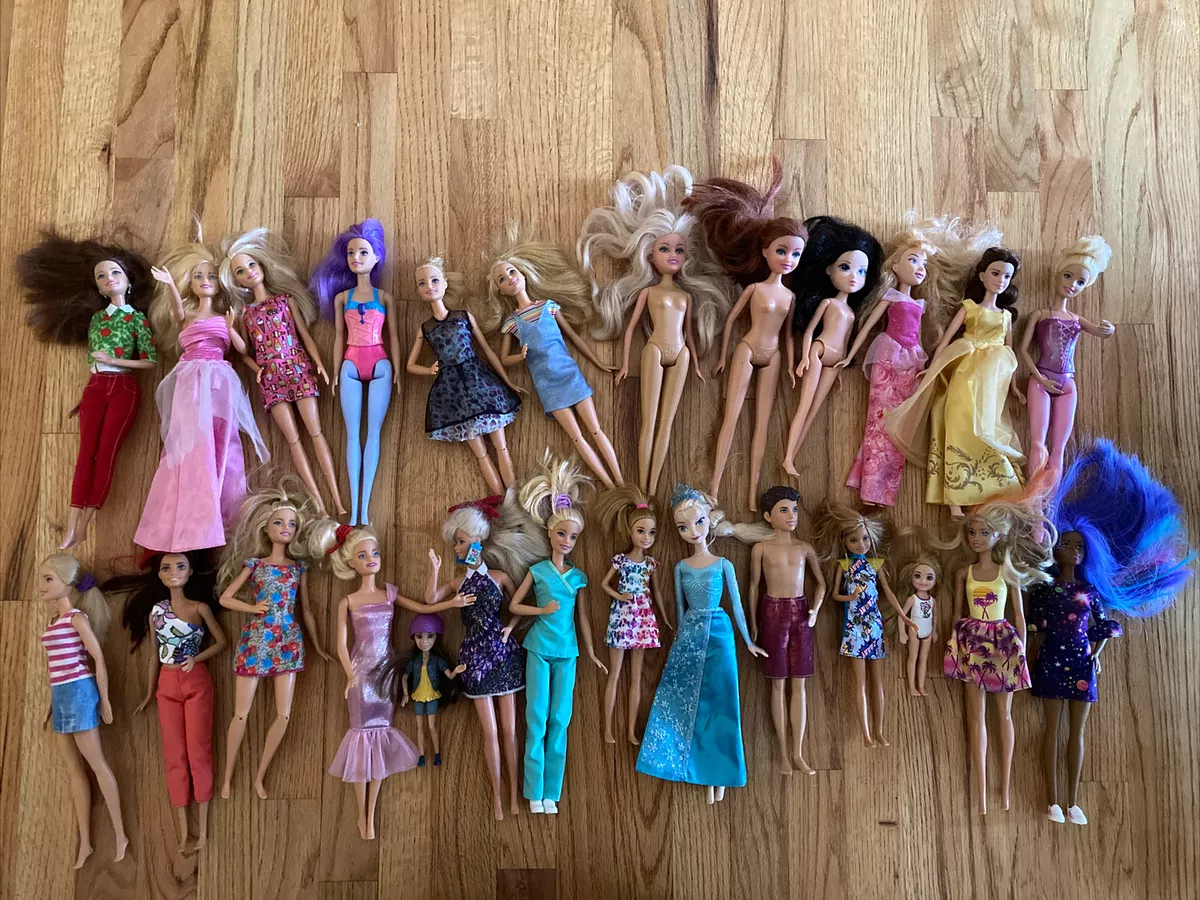 Huge Lot of 25 Barbie dolls & friends of mixed clothes and accessories.