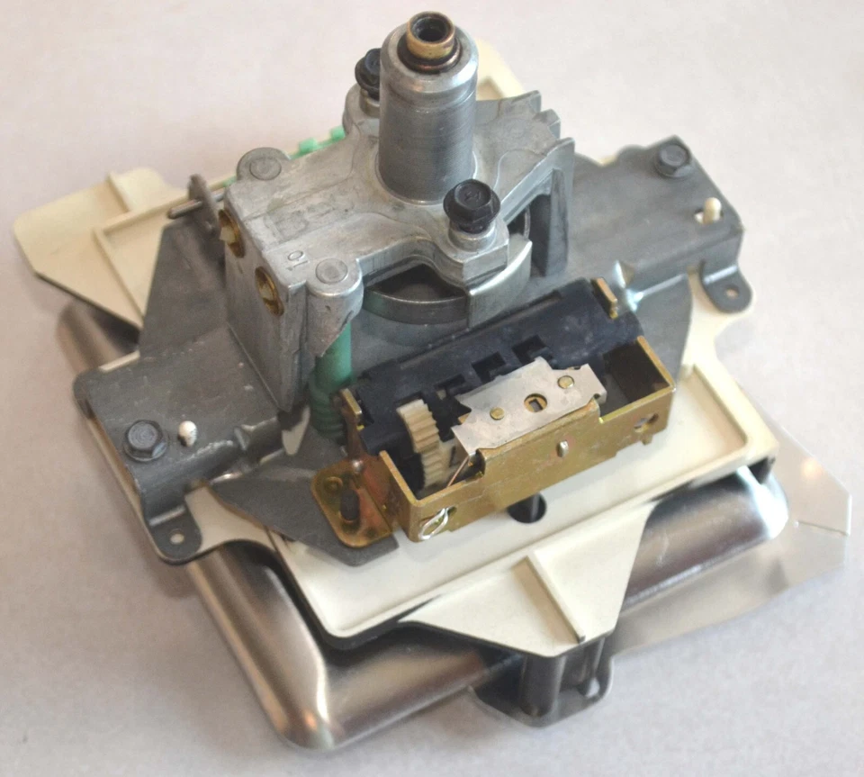 Lincoln Mark IV 1972-1976 velocímetro, odómetro/viaje 1973 1974 1975 D2LY-17255-C Foto 4 de 4