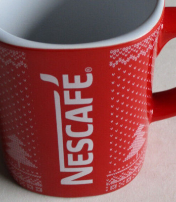 Nescafe Tasse Becher Kaffeebecher in rot ( Tannenbaum ) mit Schriftzug in weiß